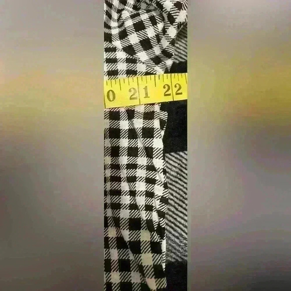 Women’s Large Cold Shoulder black/white checked top perfect for Spring & Summer - Picture 5 of 7
